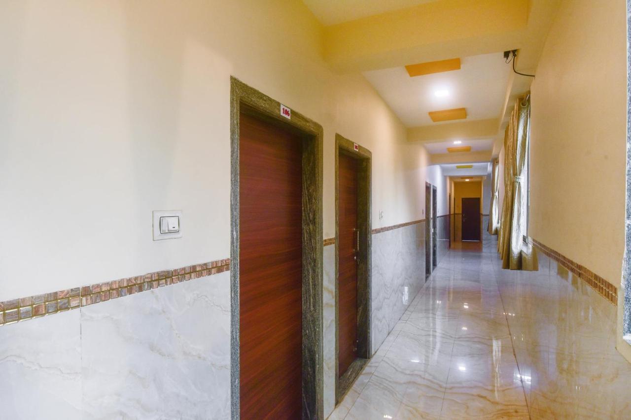 Oyo 60773 Ruchita Loadging & Boarding Hotel Bombaim Exterior foto