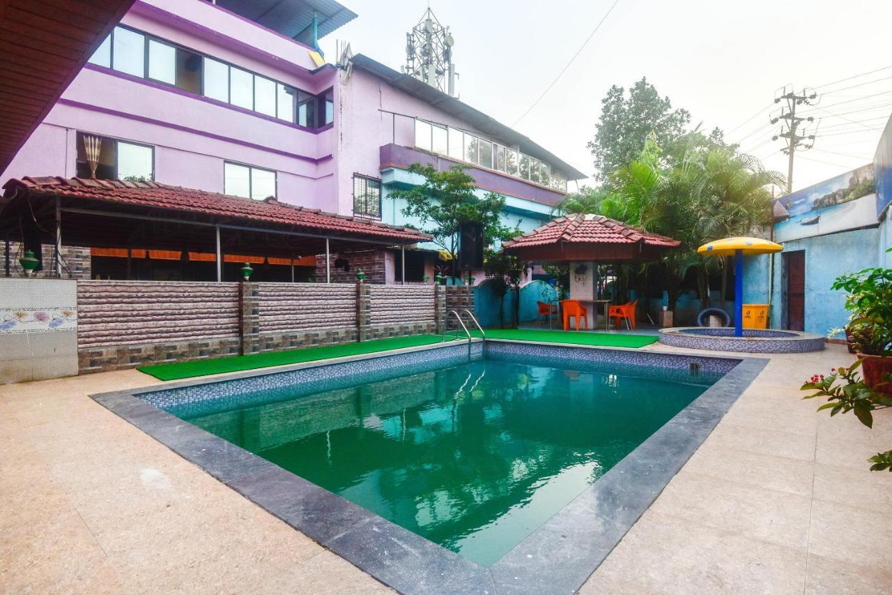 Oyo 60773 Ruchita Loadging & Boarding Hotel Bombaim Exterior foto