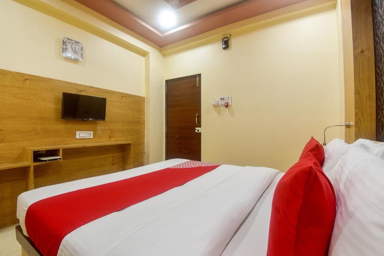 Oyo 60773 Ruchita Loadging & Boarding Hotel Bombaim Exterior foto
