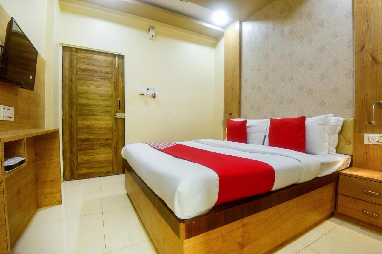 Oyo 60773 Ruchita Loadging & Boarding Hotel Bombaim Exterior foto
