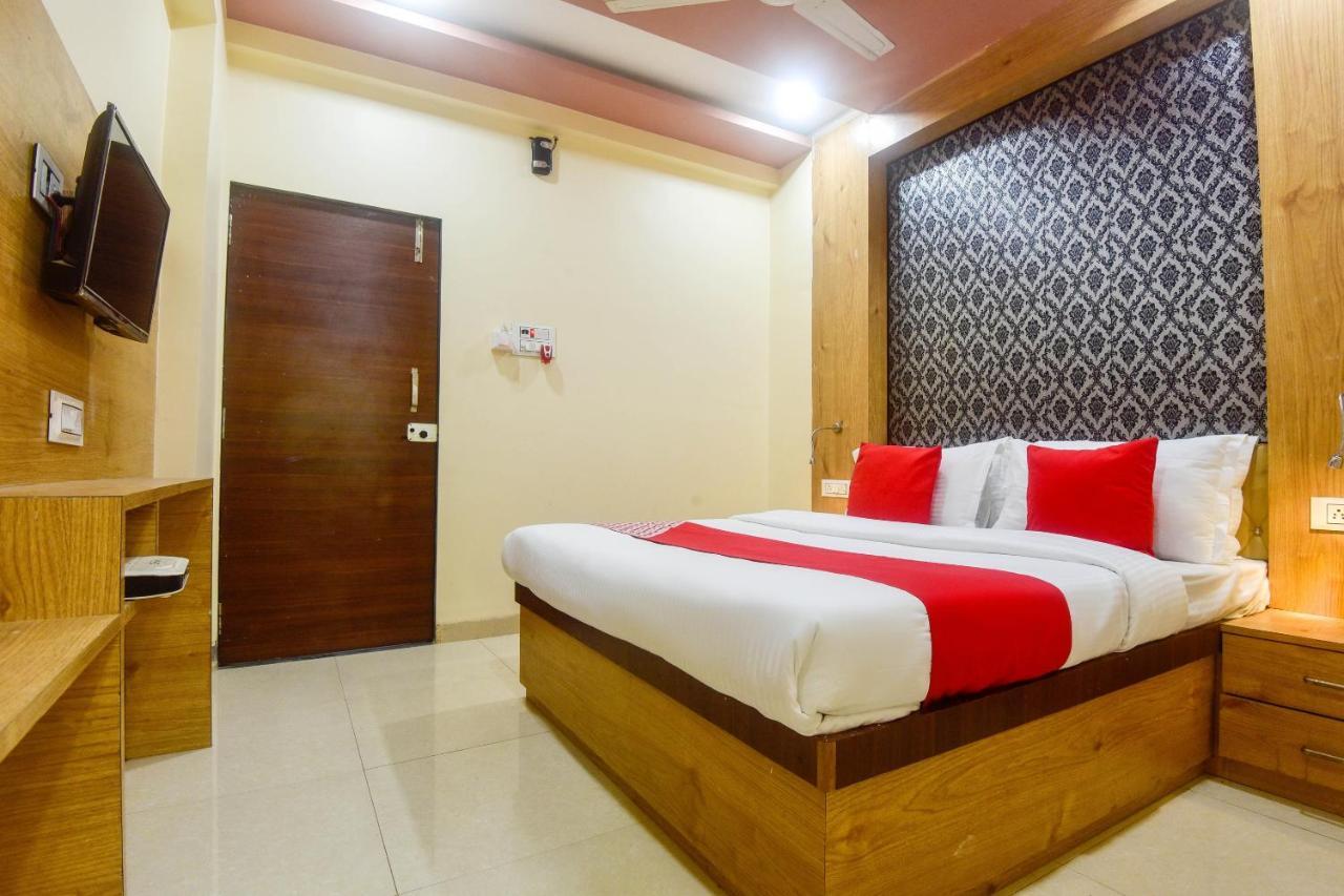 Oyo 60773 Ruchita Loadging & Boarding Hotel Bombaim Exterior foto