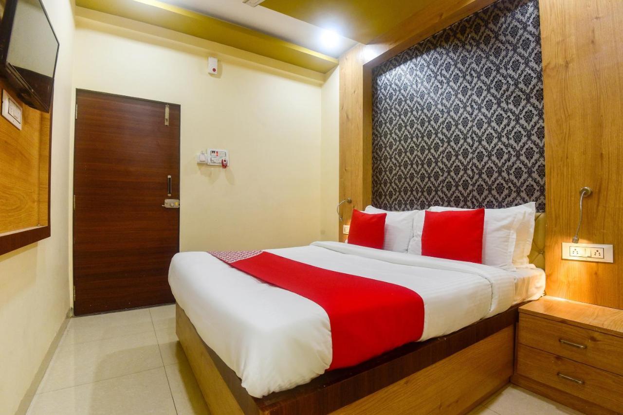 Oyo 60773 Ruchita Loadging & Boarding Hotel Bombaim Exterior foto