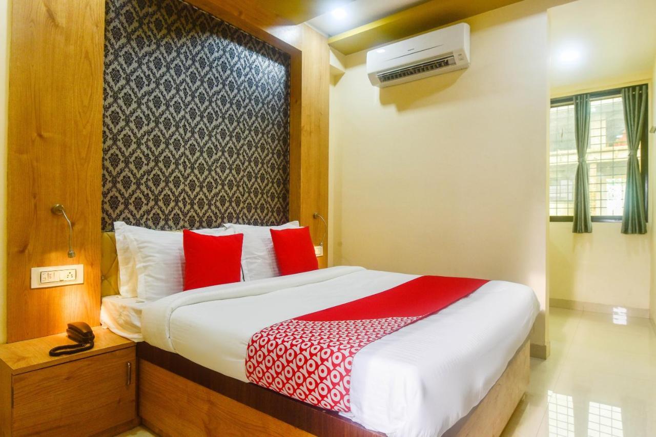 Oyo 60773 Ruchita Loadging & Boarding Hotel Bombaim Exterior foto