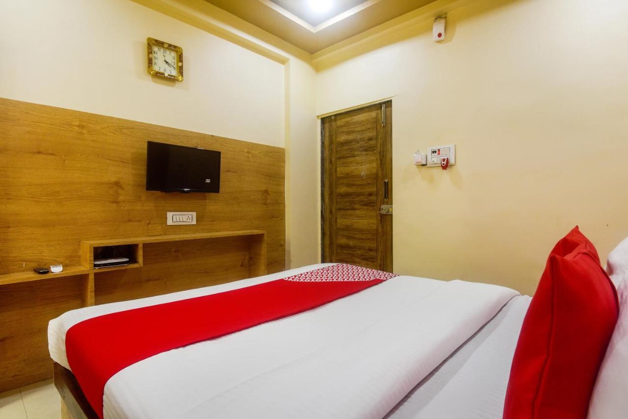 Oyo 60773 Ruchita Loadging & Boarding Hotel Bombaim Exterior foto