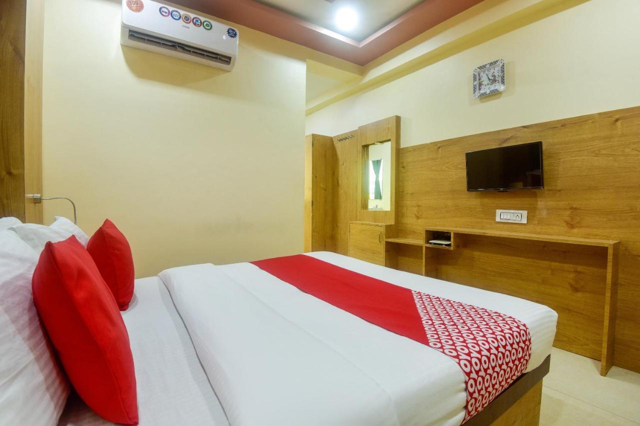 Oyo 60773 Ruchita Loadging & Boarding Hotel Bombaim Exterior foto