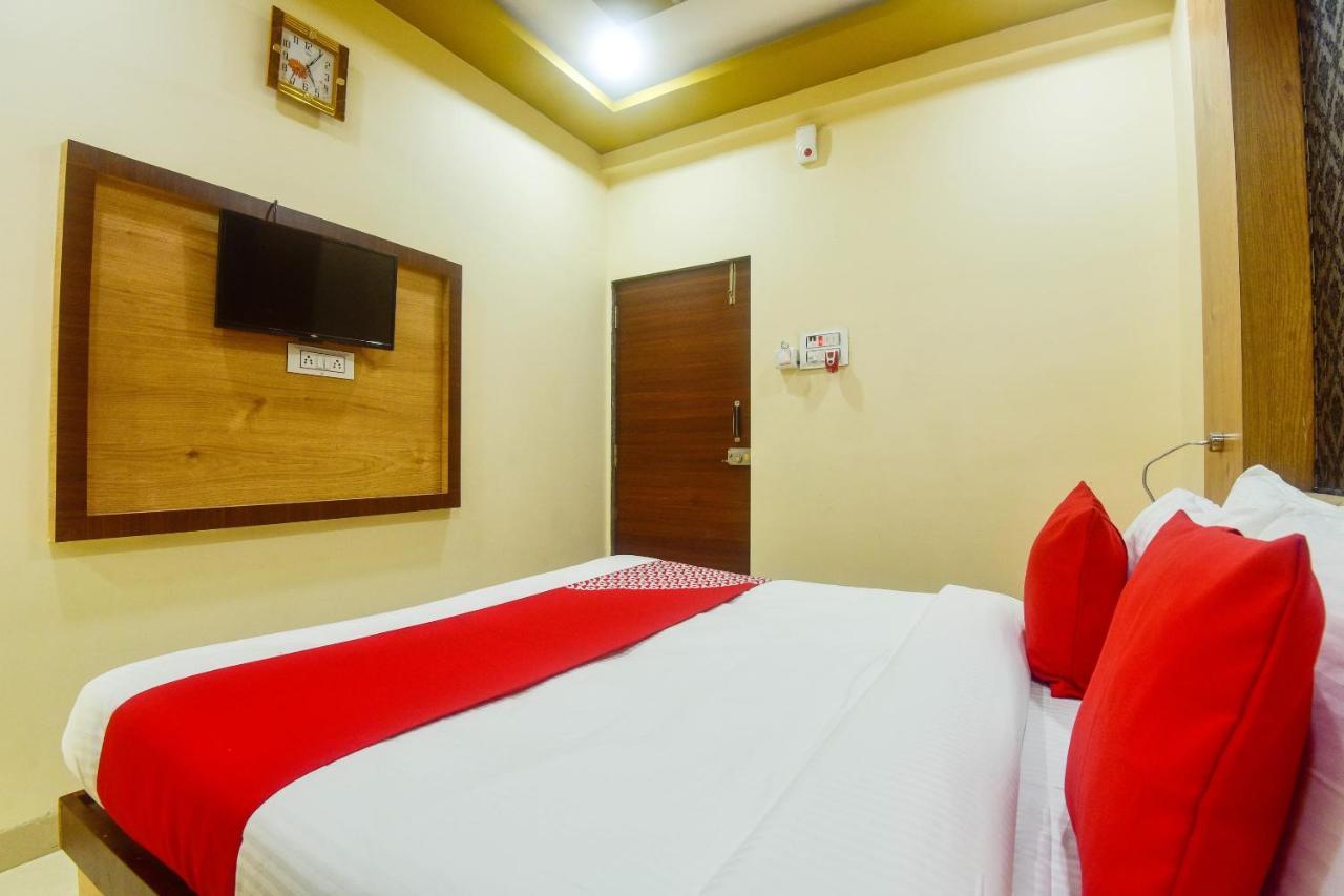 Oyo 60773 Ruchita Loadging & Boarding Hotel Bombaim Exterior foto