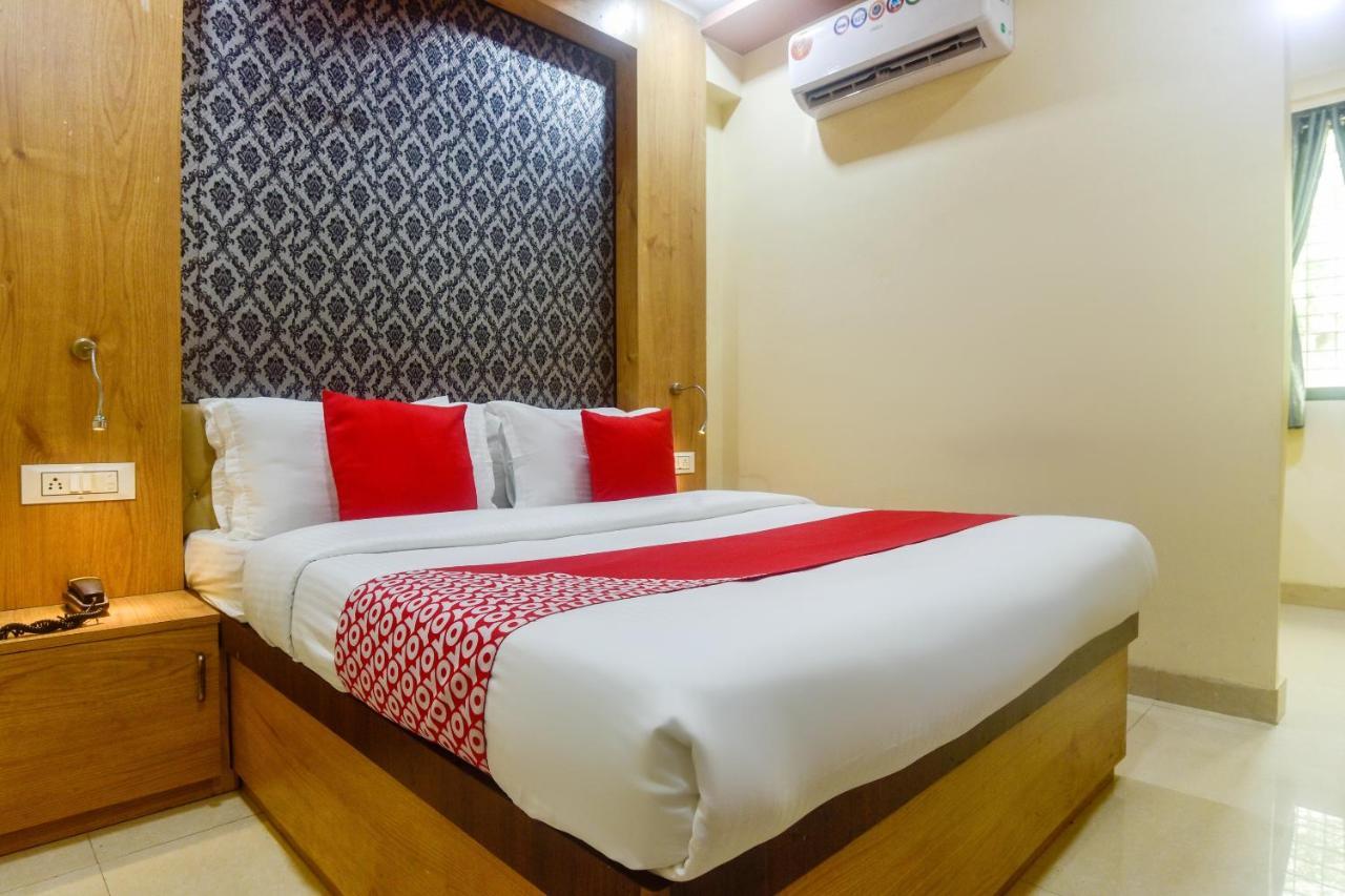 Oyo 60773 Ruchita Loadging & Boarding Hotel Bombaim Exterior foto