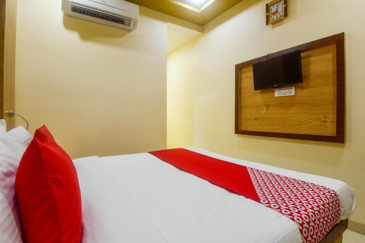 Oyo 60773 Ruchita Loadging & Boarding Hotel Bombaim Exterior foto