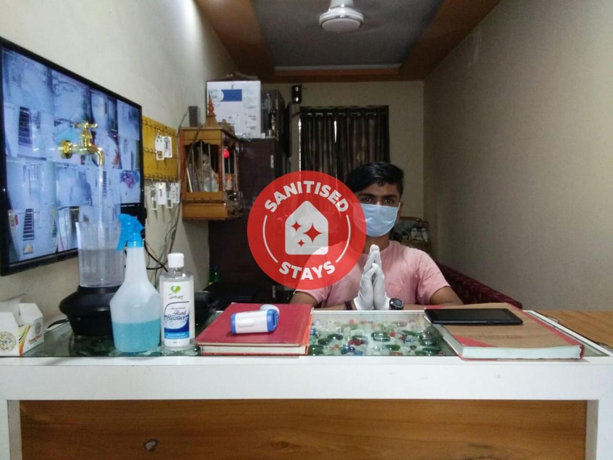 Oyo 60773 Ruchita Loadging & Boarding Hotel Bombaim Exterior foto